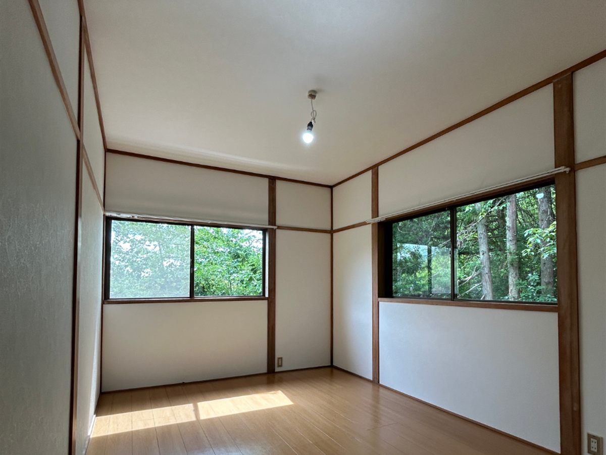 改修後の同じ部屋。天井と内装を一新し、明るく暮らせる部屋に。兵庫県西宮市名塩